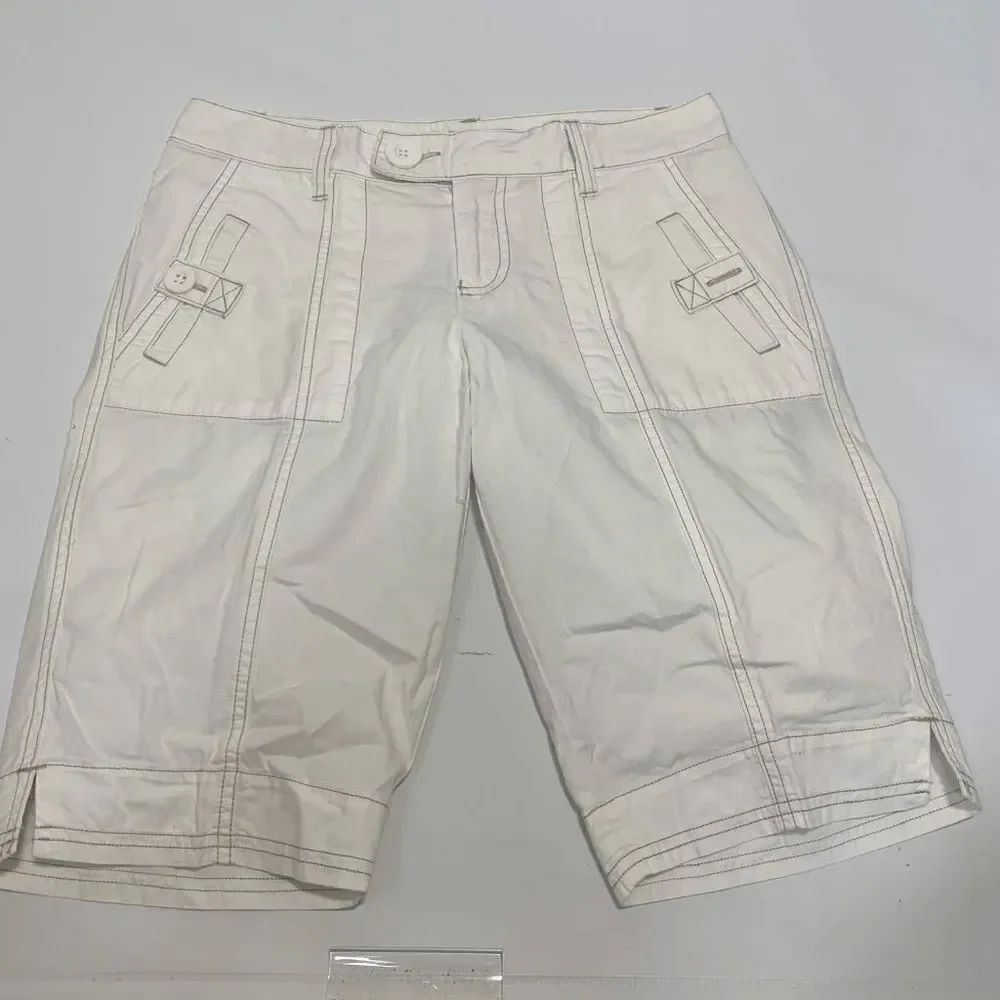 Natural Reflections White Bermuda Short
